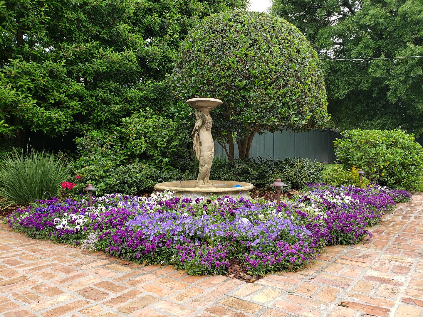Higgins-Garden_with-fountain